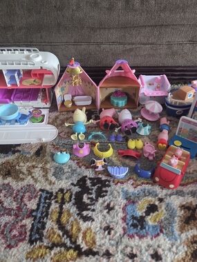Peppa Pig Figure & Playset Assortment in Pink, Blue, Yellow